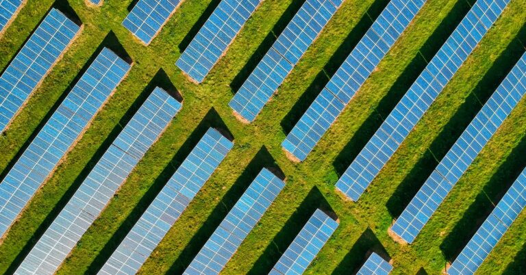 Solar panels on a green farm field, PM Kusum Yojana solar irrigation